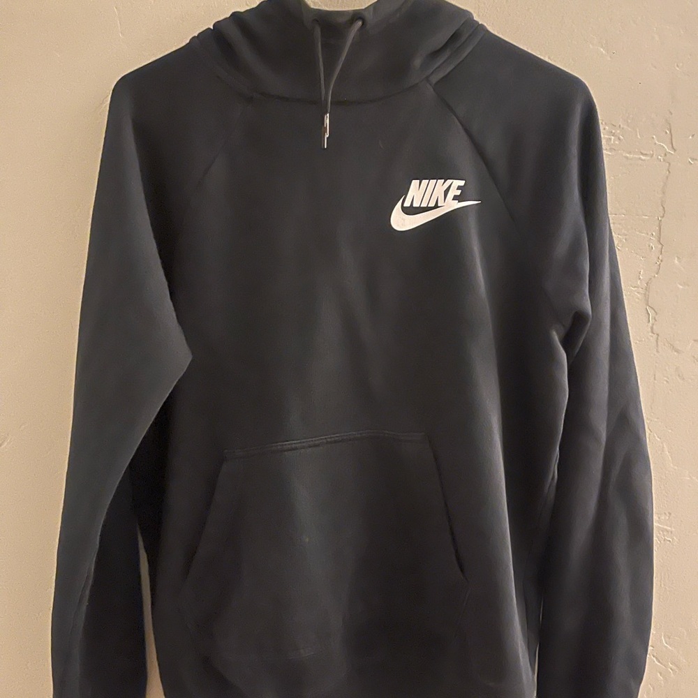 Woman’s Nike black sweatshirt size small